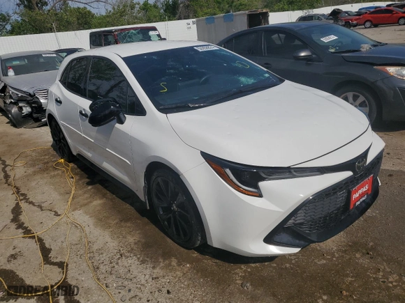 2020 Toyota Corolla Hatchback SE with VIN JTND4RBE0L3082166, listed as a Copart auction lot 50958824 with 68,765 mi miles and Clean Title. Bid and sale history available at carsss.com. Image 4.