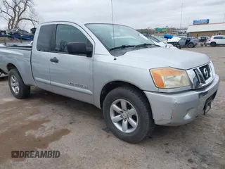 2011 Nissan Titan SV z VIN 1N6BA0CA5BN306978, wystawiony jako IAAI lot #41837863 z przebiegiem 181 325 mil mil oraz . Historia ofert i sprzedaży dostępna na DreamBid. Obrazek 1.