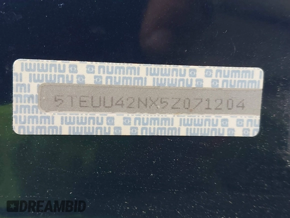2005 Toyota Tacoma z VIN 5TEUU42NX5Z071204, wystawiony jako IAAI lot #42375147 z przebiegiem 196 158 mil mil oraz . Historia ofert i sprzedaży dostępna na DreamBid. Obrazek 9.