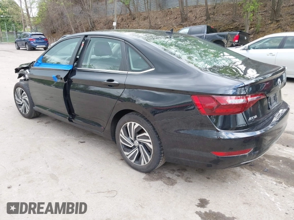 2020 Volkswagen Jetta SEL with VIN 3VWE57BU2LM081811, listed as a IAAI auction lot 42134394 with 96,121 mi miles and . Bid and sale history available at DreamBid. Image 3.