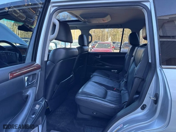 2011 Lexus LX 570 with VIN JTJHY7AX0B4079923, listed as a IAAI auction lot 41479800 with 289,477 mi miles. Bid and sale history available at carsss.com. Image 8.