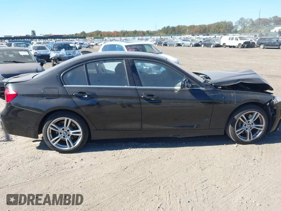 2018 BMW 3 Series 330i xDrive z VIN WBA8D9C5XJEM33068, wystawiony jako IAAI lot #40640558 z przebiegiem 53 556 mil mil oraz . Historia ofert i sprzedaży dostępna na DreamBid. Obrazek 13.