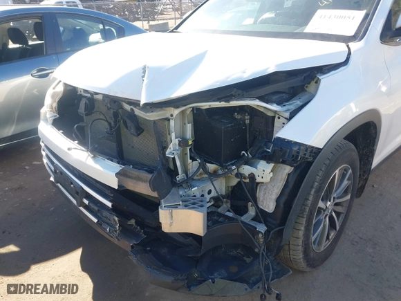 2019 Toyota Highlander SE with VIN 5TDJZRFH1KS922403, listed as a IAAI auction lot 41430051 with 93,767 mi miles. Bid and sale history available at carsss.com. Image 6.