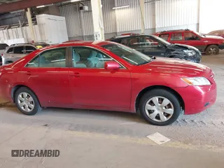2007 Toyota Camry CE z VIN 4T4BE46K37R004090, wystawiony jako IAAI lot #42028376 z przebiegiem 110 803 mil mil oraz . Historia ofert i sprzedaży dostępna na DreamBid. Obrazek 14.