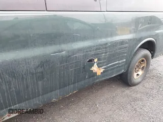 2007 Chevrolet City Express Cargo z VIN 1GNHG39UX71244837, wystawiony jako IAAI lot #41466608 z przebiegiem 317 604 mil mil oraz . Historia ofert i sprzedaży dostępna na DreamBid. Obrazek 6.
