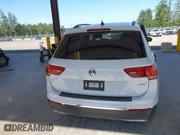 2018 Volkswagen Tiguan SEL z VIN 3VV2B7AX0JM197274, wystawiony jako IAAI lot #42392421 z przebiegiem 45 453 mil mil oraz . Historia ofert i sprzedaży dostępna na DreamBid. Obrazek 16.