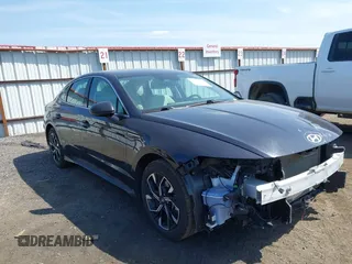 2024 Hyundai Sonata SEL z VIN KMHL64JA1RA425997, wystawiony jako IAAI lot #42489381 z przebiegiem 21 474 mil mil oraz . Historia ofert i sprzedaży dostępna na DreamBid. Obrazek 1.