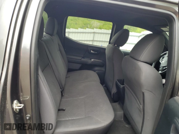 2017 Toyota Tacoma SR5 z VIN 3TMDZ5BN6HM017990, wystawiony jako Copart lot #57982205 z przebiegiem 51 890 mil mil oraz Szkoda całkowita • Salvage title. Historia ofert i sprzedaży dostępna na DreamBid. Obrazek 10.