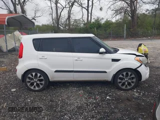 2013 Kia Soul ! with VIN KNDJT2A64D7570378, listed as a IAAI auction lot 41955532 with 214,564 mi miles. Bid and sale history available at carsss.com. Image 13.