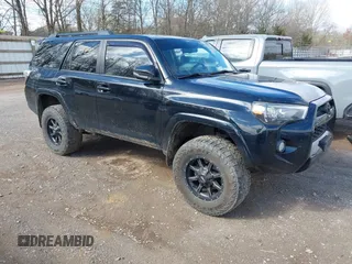 2018 Toyota 4Runner SR5 z VIN JTEBU5JR3J5518076, wystawiony jako IAAI lot #41788199 z przebiegiem 228 324 mil mil oraz . Historia ofert i sprzedaży dostępna na DreamBid. Obrazek 1.