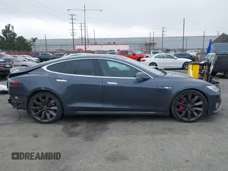 2016 Tesla Model S 90D с VIN 5YJSA1E45GF143853, выставлен на аукционе IAAI как лот 42097333 с пробегом 86 672 миль миль и . История ставок и продаж доступна на DreamBid. Изображение 14.