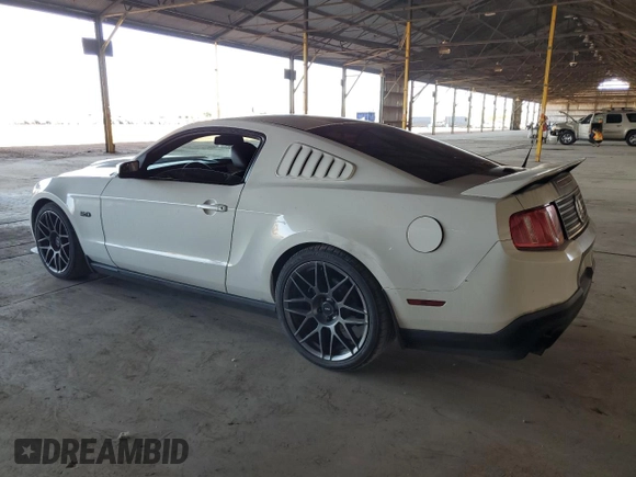 2011 Ford Mustang GT z VIN 1ZVBP8CF2B5107606, wystawiony jako Copart lot #61621395 z przebiegiem 144 648 mil mil oraz Czysty tytuł • Clean title. Historia ofert i sprzedaży dostępna na DreamBid. Obrazek 2.
