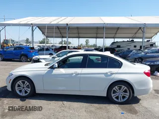 2016 BMW 3 Series 328i z VIN WBA8E9C56GK648695, wystawiony jako IAAI lot #42303074 z przebiegiem 106 192 mil mil oraz . Historia ofert i sprzedaży dostępna na DreamBid. Obrazek 14.