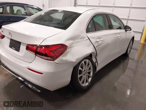 2020 Mercedes-Benz A 220 z VIN W1K3G4EB6LW044084, wystawiony jako IAAI lot #42152911 z przebiegiem 47 847 mil mil oraz . Historia ofert i sprzedaży dostępna na DreamBid. Obrazek 6.