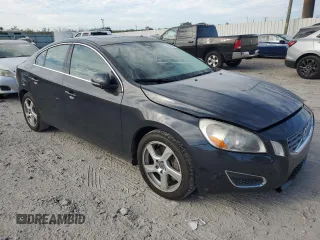 2013 Volvo S60 T5 Premier with VIN YV1612FS8D2232393, listed as a Copart auction lot 70496974 with 132,930 mi miles and Clean Title. Bid and sale history available at carsss.com. Image 4.