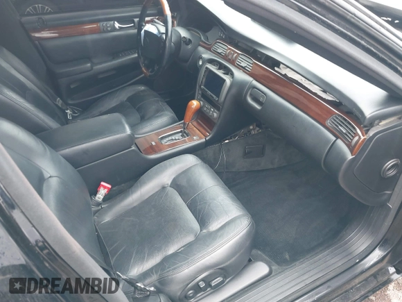 2002 Cadillac Seville Touring STS z VIN 1G6KY54982U239673, wystawiony jako IAAI lot #41657709 z przebiegiem 92 224 mil mil oraz . Historia ofert i sprzedaży dostępna na DreamBid. Obrazek 5.