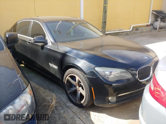 2012 BMW 7 Series 750Li xDrive z VIN WBAKC8C58CC435970, wystawiony jako Copart lot #53962815 z przebiegiem 129 273 mil mil oraz Czysty tytuł • Clean title. Historia ofert i sprzedaży dostępna na DreamBid. Obrazek 1.
