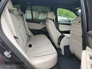 2021 BMW X5 xDrive40i z VIN 5UXCR6C0XM9E79726, wystawiony jako Copart lot #53889335 z przebiegiem 64 221 mil mil oraz Szkoda całkowita • Salvage title. Historia ofert i sprzedaży dostępna na DreamBid. Obrazek 11.