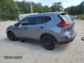 2017 Nissan Rogue SV z VIN KNMAT2MV0HP613929, wystawiony jako Copart lot #61374035 z przebiegiem 127 530 mil mil oraz Szkoda całkowita • Salvage title. Historia ofert i sprzedaży dostępna na DreamBid. Obrazek 2.