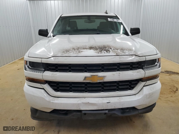 2018 Chevrolet Silverado 1500 Custom with VIN 1GCRCPEC9JZ320067, listed as a Copart auction lot 44718615 with 212,661 mi miles and Clean Title. Bid and sale history available at carsss.com. Image 5.