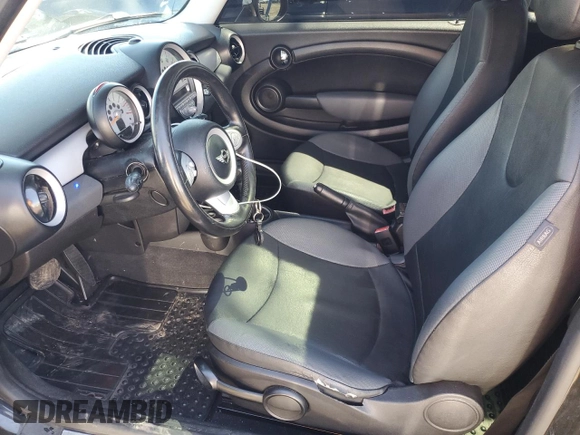 2010 MINI Clubman z VIN WMWML3C59ATX37695, wystawiony jako Copart lot #50553525 z przebiegiem 122 247 mil mil oraz Szkoda całkowita • Salvage title. Historia ofert i sprzedaży dostępna na DreamBid. Obrazek 7.