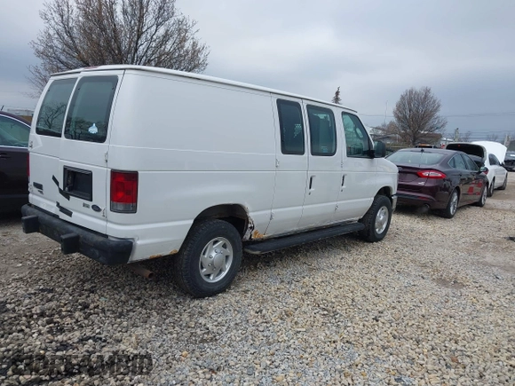 2013 Ford Econoline Cargo Commercial z VIN 1FTNE2EW5DDA32862, wystawiony jako IAAI lot #42012064 z przebiegiem 123 985 mil mil oraz . Historia ofert i sprzedaży dostępna na DreamBid. Obrazek 4.