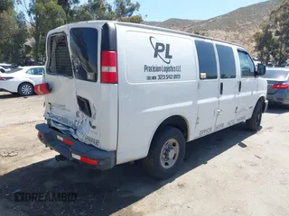 2005 Chevrolet City Express Cargo z VIN 1GCHG35V051250473, wystawiony jako IAAI lot #42316832 z przebiegiem 263 832 mil mil oraz . Historia ofert i sprzedaży dostępna na DreamBid. Obrazek 4.