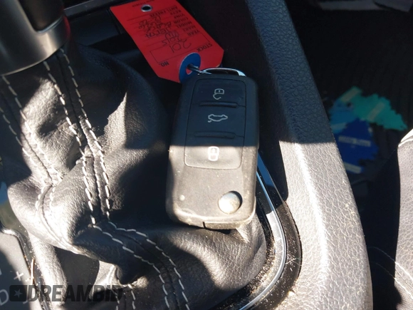 2015 Volkswagen Jetta SE z VIN 3VWD17AJ9FM415626, wystawiony jako IAAI lot #41309967 z przebiegiem 96 681 mil mil oraz . Historia ofert i sprzedaży dostępna na DreamBid. Obrazek 11.