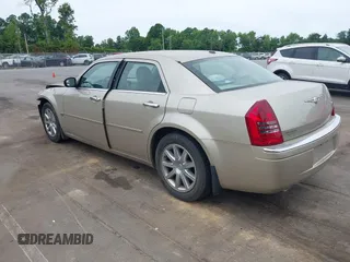 2007 Chrysler 300 C z VIN 2C3LA63HX7H640189, wystawiony jako IAAI lot #42316626 z przebiegiem 61 152 mil mil oraz . Historia ofert i sprzedaży dostępna na DreamBid. Obrazek 3.