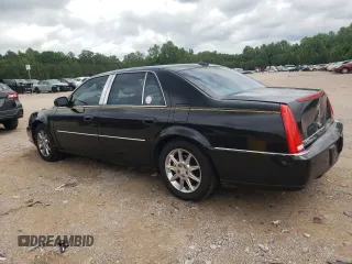 2011 Cadillac DTS Luxury Collection z VIN 1G6KD5E62BU112658, wystawiony jako Copart lot #56920935 z przebiegiem 141 550 mil mil oraz Tytuł czysty. Historia ofert i sprzedaży dostępna na DreamBid. Obrazek 2.