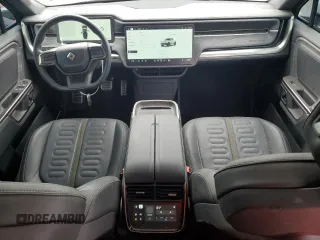 2022 Rivian R1T Adventure z VIN 7FCTGAAA3NN015635, wystawiony jako Copart lot #62676854 z przebiegiem 10 608 mil mil oraz Szkody całkowita. Historia ofert i sprzedaży dostępna na DreamBid. Obrazek 8.