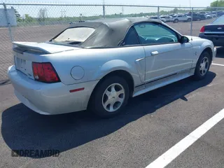 2000 Ford Mustang with VIN 1FAFP4444YF187140, listed as a IAAI auction lot 42002117 with 1 mi miles. Bid and sale history available at carsss.com. Image 4.