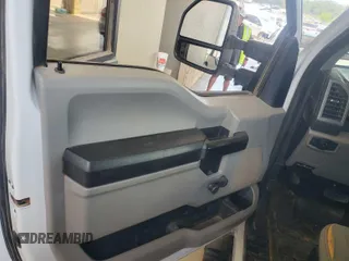 2019 Ford F-250 XL z VIN 1FT7W2BT4KEG48172, wystawiony jako IAAI lot #42556049 z przebiegiem 89 463 mil mil oraz . Historia ofert i sprzedaży dostępna na DreamBid. Obrazek 19.