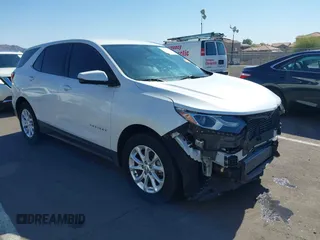 2019 Chevrolet Equinox LT z VIN 2GNAXKEVXK6220828, wystawiony jako IAAI lot #42223250 z przebiegiem 108 524 mil mil oraz . Historia ofert i sprzedaży dostępna na DreamBid. Obrazek 1.