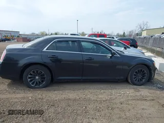 2014 Chrysler 300 z VIN 2C3CCAAG5EH160193, wystawiony jako IAAI lot #42010377 z przebiegiem 166 380 mil mil oraz . Historia ofert i sprzedaży dostępna na DreamBid. Obrazek 14.