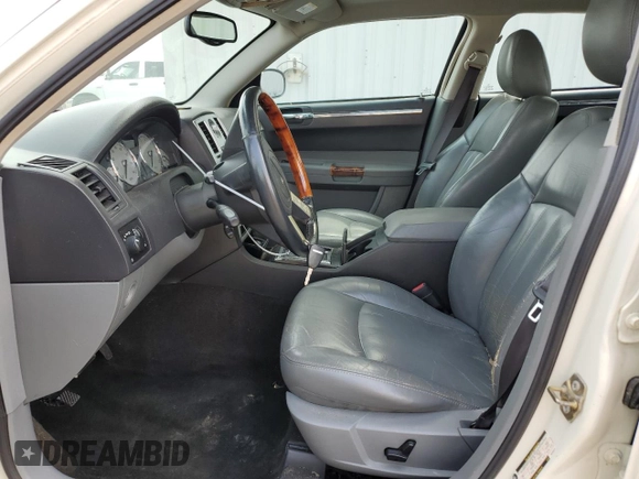 2005 Chrysler 300 with VIN 2C3JA63H95H142411, listed as a Copart auction lot 50997325 with 181,958 mi miles and Clean Title. Bid and sale history available at carsss.com. Image 7.