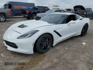2015 Chevrolet Corvette 1LT z VIN 1G1YB2D71F5102492, wystawiony jako Copart lot #52901085 z przebiegiem Nie podano mil oraz Szkoda całkowita • Salvage title. Historia ofert i sprzedaży dostępna na DreamBid. Obrazek 1.