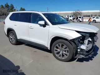 2024 Toyota Grand Highlander XLE with VIN 5TDAAAB56RS015029, listed as a IAAI auction lot 41478469 with 26,111 mi miles. Bid and sale history available at carsss.com. Image 1.