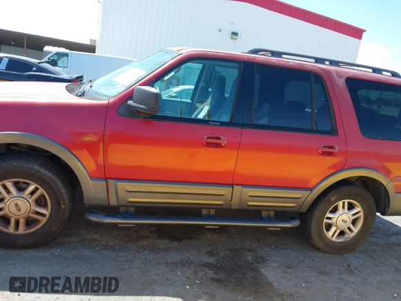 2005 Ford Expedition Special Service with VIN 1FMFU16575LA44568, listed as a IAAI auction lot 42056038 with 83,586 mi miles. Bid and sale history available at carsss.com. Image 14.