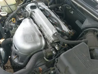 2002 Toyota Camry LE z VIN 4T1BE32K02U501388, wystawiony jako IAAI lot #43270483 z przebiegiem 218 438 mil mil oraz . Historia ofert i sprzedaży dostępna na DreamBid. Obrazek 19.