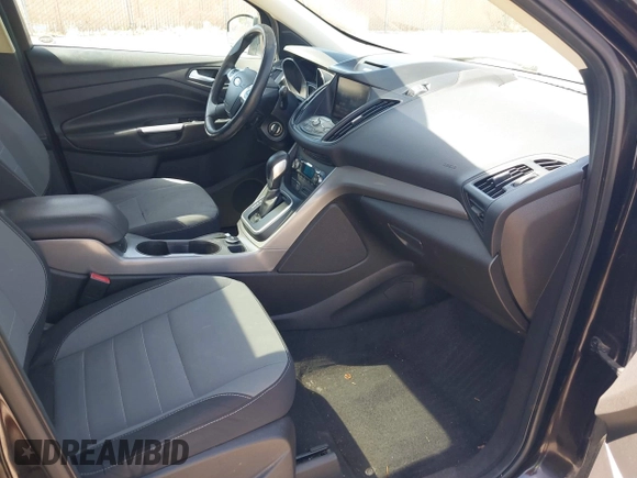 2013 Ford Escape SE z VIN 1FMCU9GX4DUC94117, wystawiony jako IAAI lot #42394333 z przebiegiem 261 392 mil mil oraz . Historia ofert i sprzedaży dostępna na DreamBid. Obrazek 5.