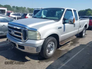 2005 Ford F-250 XL с VIN 1FTSX20Y75EC35883, выставлен на аукционе IAAI как лот 42548897 с пробегом 303 644 миль миль и . История ставок и продаж доступна на DreamBid. Изображение 2.
