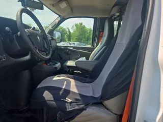 2014 Chevrolet Express Cargo z VIN 1GCSGAFXXE1162573, wystawiony jako IAAI lot #42547277 z przebiegiem 230 224 mil mil oraz . Historia ofert i sprzedaży dostępna na DreamBid. Obrazek 13.