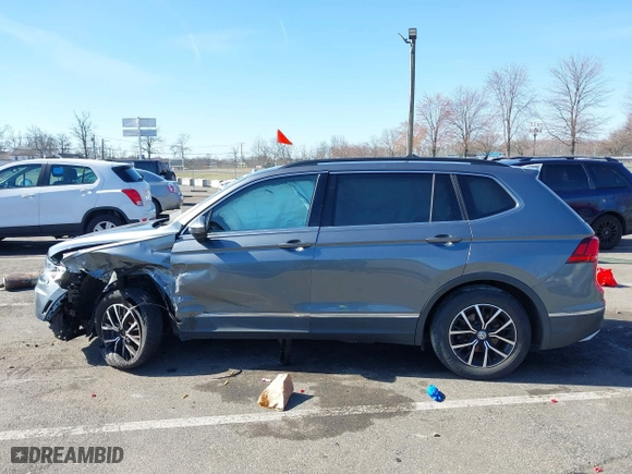 2021 Volkswagen Tiguan SE with VIN 3VV2B7AX3MM116529, listed as a IAAI auction lot 41839843 with 45,287 mi miles. Bid and sale history available at carsss.com. Image 15.