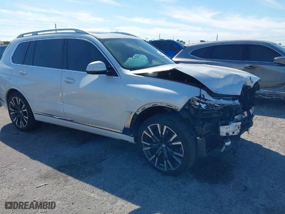 2020 BMW X7 xDrive40i with VIN 5UXCW2C00L9A03002, listed as a IAAI auction lot 41856130 with 33,713 mi miles. Bid and sale history available at carsss.com. Image 1.