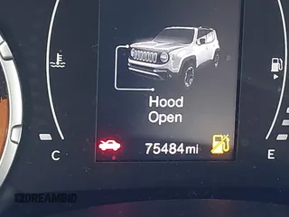 2017 Jeep Renegade Latitude with VIN ZACCJBBBXHPG26584, listed as a IAAI auction lot 41571110 with 75,484 mi miles. Bid and sale history available at carsss.com. Image 15.