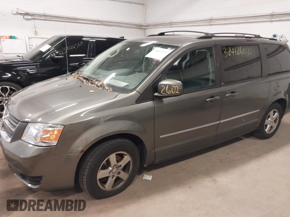 2010 Dodge Grand Caravan SXT z VIN 2D4RN5D14AR416488, wystawiony jako IAAI lot #38412602 z przebiegiem 136 997 mil mil oraz . Historia ofert i sprzedaży dostępna na DreamBid. Obrazek 2.