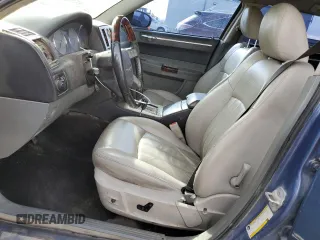 2007 Chrysler 300 C z VIN 2C3KA63H57H790772, wystawiony jako Copart lot #50150225 z przebiegiem 187 800 mil mil oraz Szkoda całkowita • Salvage title. Historia ofert i sprzedaży dostępna na DreamBid. Obrazek 7.