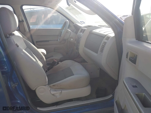 2008 Ford Escape XLT with VIN 1FMCU03148KE77063, listed as a IAAI auction lot 41815059 with 160,000 mi miles. Bid and sale history available at carsss.com. Image 5.