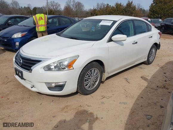 2013 Nissan Altima 2.5 SL with VIN 1N4AL3AP8DC168004, listed as a IAAI auction lot 41610400 with 222,511 mi miles. Bid and sale history available at carsss.com. Image 2.